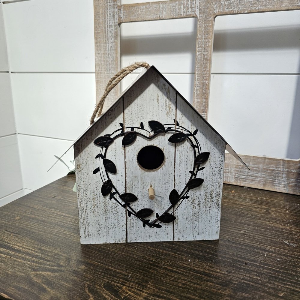 Wooden Hanging Birdhouse with Metal Roof and Heart Shaped Laurel - Picture 3 of 8